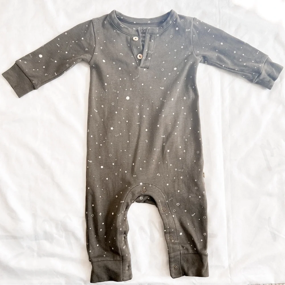 Red Caribou Close to the Stars Button Jumpsuit in Grey Size 0-3 Months